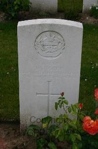 Dozinghem Military Cemetery - Baker, Walter